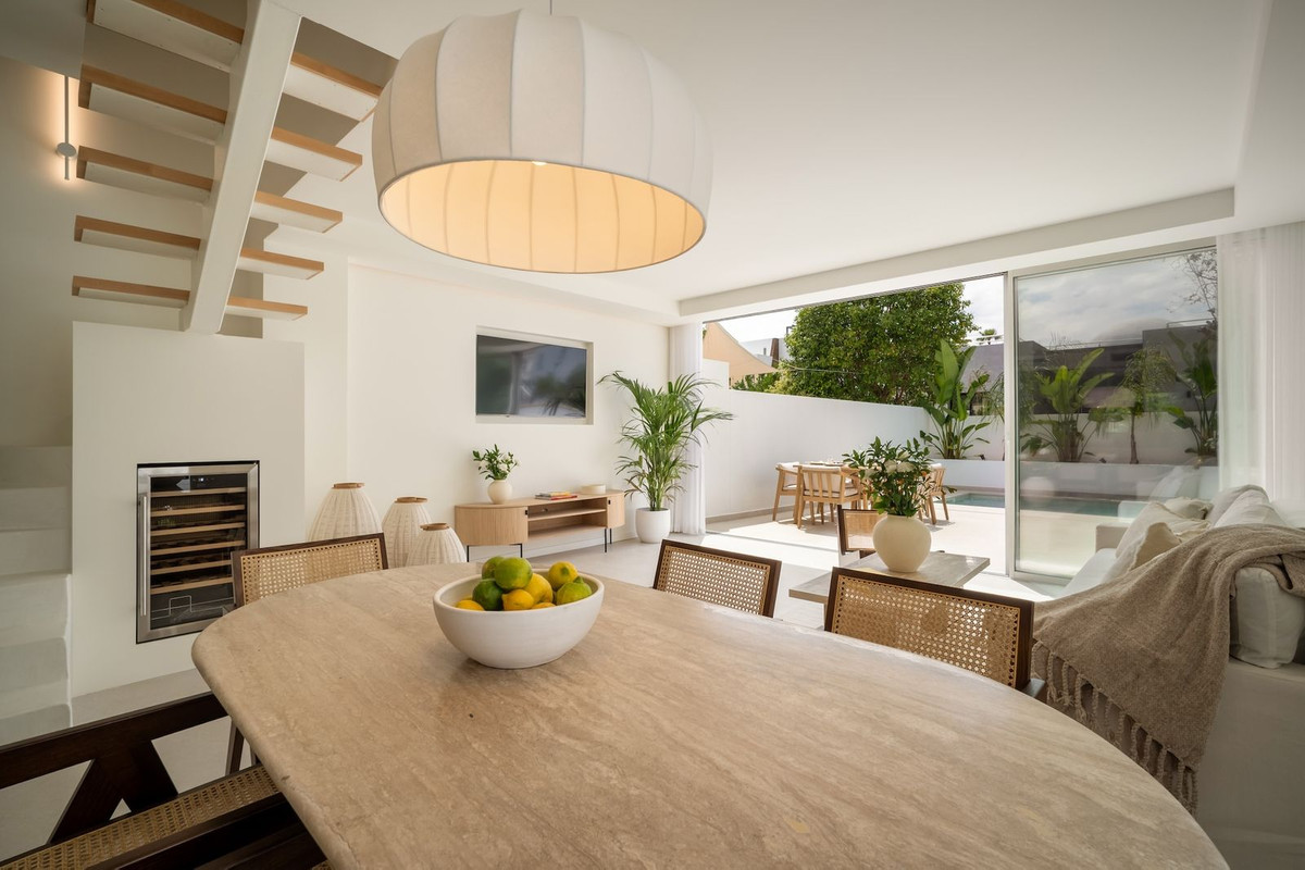 https://cdn.resales-online.com/public/viv4pds3t6/properties/7394d6652d8e11f0ad0102e0405b089b/w1200/1-7980e48d732b6fc85c14b43b94d2aa54.jpg?v=1746878797