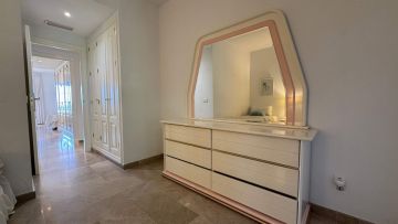 https://cdn.resales-online.com/public/uep3guqi5b/properties/ffeb2f202c1b11f0ad0102e0405b089b/w1200/20-d1f7658cbe4ba6cd8666fec30fba80ad.jpg?v=1746725436