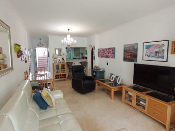 https://cdn.resales-online.com/public/pi4aa0csx3/properties/b2784509300e11f0ad0102e0405b089b/w1200/1-7980e48d732b6fc85c14b43b94d2aa54.jpg?v=1747154699
