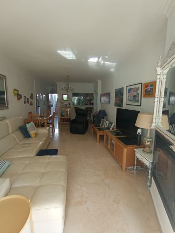 https://cdn.resales-online.com/public/pi4aa0csx3/properties/b2784509300e11f0ad0102e0405b089b/w1200/23-79897b85162c6a486c7a4d1eb46924dd.jpg?v=1753263272