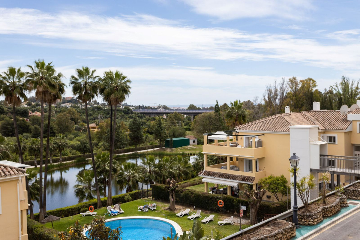 https://cdn.resales-online.com/public/aprt2k2cmc/properties/267b27032fd911f0ad0102e0405b089b/w1200/1-7980e48d732b6fc85c14b43b94d2aa54.jpg?v=1747133248