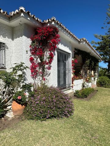 https://cdn.resales-online.com/public/l5qiehb852/properties/f09c9e4d2f2511f0ad0102e0405b089b/w1200/15-11d12f2f454f2f5e9b981fdd8b901d51.jpg?v=1747077420