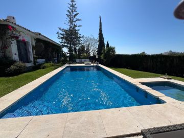 https://cdn.resales-online.com/public/l5qiehb852/properties/f09c9e4d2f2511f0ad0102e0405b089b/w1200/28-ef19a2c59920e2e087cd278a51b6dbf8.jpg?v=1747296937