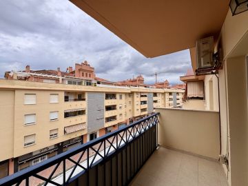 https://cdn.resales-online.com/public/tr8m485cep45biez/properties/d8fe7eb92d1611f0ad0102e0405b089b/w1200/13-5fd73dea700db77384c091ca9818b1a9.jpg?v=1746827775