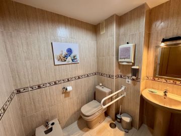 https://cdn.resales-online.com/public/tr8m485cep45biez/properties/d8fe7eb92d1611f0ad0102e0405b089b/w1200/27-f6e8bc237ba13ac4c268badec6354f3d.jpg?v=1747601949