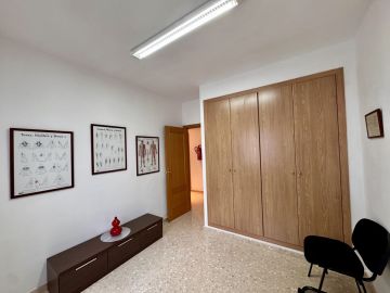 https://cdn.resales-online.com/public/tr8m485cep45biez/properties/d8fe7eb92d1611f0ad0102e0405b089b/w1200/8-e64a9055bba3e77ac8aca3b893cdf826.jpg?v=1746827775