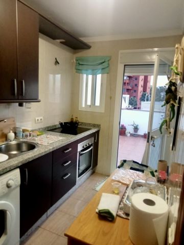https://cdn.resales-online.com/public/tr8m485cep45biez/properties/d8fe7eb92d1611f0ad0102e0405b089b/w1200/9-467d0cee5b725f3ef65f102a0c2e69c0.jpg?v=1746827775
