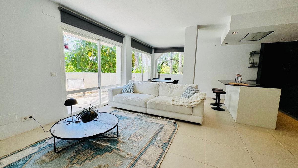 https://cdn.resales-online.com/public/gkkapqqjkc/properties/a831f6742b9b11f0ad0102e0405b089b/w1200/1-7980e48d732b6fc85c14b43b94d2aa54.jpg?v=1747176629
