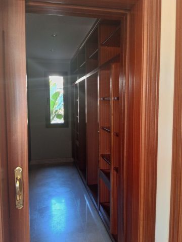 https://cdn.resales-online.com/public/68phfbom2h/properties/11099a422fc311f0ad0102e0405b089b/w1200/27-f6e8bc237ba13ac4c268badec6354f3d.jpg?v=1747230118