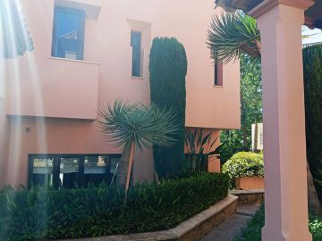 https://cdn.resales-online.com/public/68phfbom2h/properties/11099a422fc311f0ad0102e0405b089b/w1200/44-a9b00fef606e1a421f9431575315bbcb.jpg?v=1747230118
