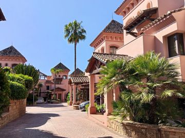 https://cdn.resales-online.com/public/68phfbom2h/properties/11099a422fc311f0ad0102e0405b089b/w1200/50-e047a14369788a95335be886311a4ac9.jpg?v=1747986032