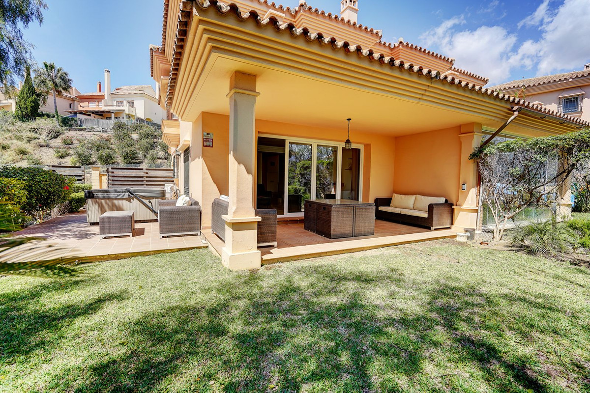 https://cdn.resales-online.com/public/epifqhcad6/properties/2681fe5a2c0c11f0ad0102e0405b089b/w1200/1-7980e48d732b6fc85c14b43b94d2aa54.jpg?v=1746712962