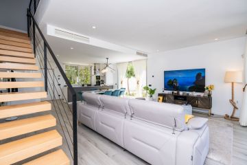https://cdn.resales-online.com/public/c1vmnhgt2j/properties/22d85f1b2a5a11f0ad0102e0405b089b/w1200/8-e64a9055bba3e77ac8aca3b893cdf826.jpg?v=1747235925