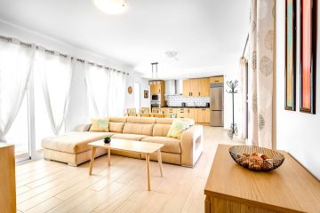 https://cdn.resales-online.com/public/fjgpr2ghnu/properties/f1f4e3c1317b11f0ad0102e0405b089b/w1200/24-613bbc26f32d7013d348ef202dd30a43.jpg?v=1747310485