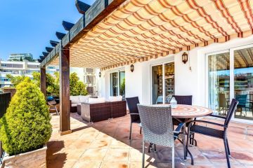https://cdn.resales-online.com/public/fjgpr2ghnu/properties/f1f4e3c1317b11f0ad0102e0405b089b/w1200/36-be7efbbd8b294061d3f27cb7c37865bb.jpg?v=1747310485