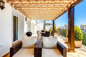 https://cdn.resales-online.com/public/fjgpr2ghnu/properties/f1f4e3c1317b11f0ad0102e0405b089b/w1200/37-1d70d218e897435ff17cdff8e99bb5bf.jpg?v=1747310485