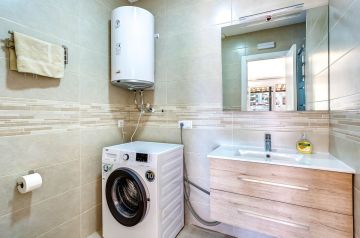 https://cdn.resales-online.com/public/fjgpr2ghnu/properties/f1f4e3c1317b11f0ad0102e0405b089b/w1200/39-a493fe9149752455d4aa759b42ca0ea1.jpg?v=1747310485