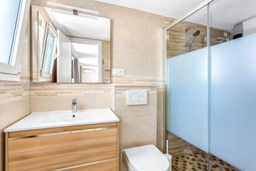 https://cdn.resales-online.com/public/fjgpr2ghnu/properties/f1f4e3c1317b11f0ad0102e0405b089b/w1200/45-01c04843d290a76d467d9ac6fc2ef7a6.jpg?v=1747310485