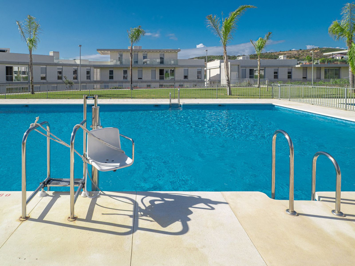 https://cdn.resales-online.com/public/2zfubfckmxbcjqm8/properties/8574d4f0329a11f0ad0102e0405b089b/w1200/11-20939a0134ad724a8cb2a801094d15a4.jpg?v=1747433900
