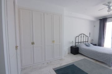 https://cdn.resales-online.com/public/sb5m6pabs6/properties/37ba0445325f11f0ad0102e0405b089b/w1200/10-bb915d1cb19341576dcdc994b81ab9c5.jpg?v=1747648833