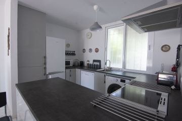 https://cdn.resales-online.com/public/sb5m6pabs6/properties/37ba0445325f11f0ad0102e0405b089b/w1200/19-d0ed7da2012a09046d307c195d98e7d6.jpg?v=1747648833