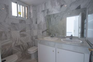 https://cdn.resales-online.com/public/sb5m6pabs6/properties/37ba0445325f11f0ad0102e0405b089b/w1200/6-241328e1bcc9c0d8ce1222beb6c967a8.jpg?v=1747648833