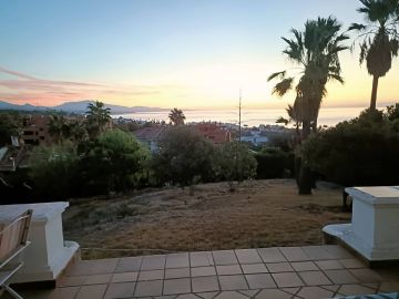 https://cdn.resales-online.com/public/c5qxxwzfkp/properties/e0ec45848e9c11ed98460217bc231ef4/w1200/15-11d12f2f454f2f5e9b981fdd8b901d51.jpg?v=1737716906