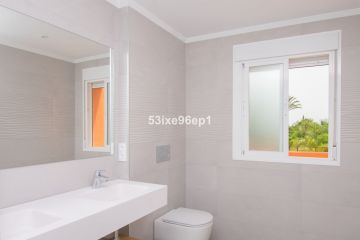 https://cdn.resales-online.com/public/53ixe96ep1/properties/82df91c9d9a911ef8ce602e0405b089b/w1200/16-ec67b526875bf0124b6ce4328a754439.jpg?v=1745487296