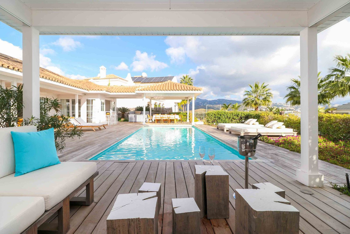 https://cdn.resales-online.com/public/ptqy2bqrx5/properties/5b68f3e7357211f0ad0102e0405b089b/w1200/1-7980e48d732b6fc85c14b43b94d2aa54.jpg?v=1747746710