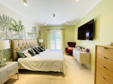 https://cdn.resales-online.com/public/199lfdjq5g/properties/26971131347711f0ad0102e0405b089b/w1200/24-613bbc26f32d7013d348ef202dd30a43.jpg?v=1747715098
