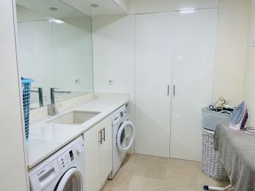 https://cdn.resales-online.com/public/199lfdjq5g/properties/26971131347711f0ad0102e0405b089b/w1200/31-5e8b9eb86a2d455eeaf43a7bbf3ccd12.jpg?v=1747715098
