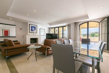 https://cdn.resales-online.com/public/om3hy3z80kz17d0u/properties/f2b89bd8358211f0ad0102e0405b089b/w1200/1-7980e48d732b6fc85c14b43b94d2aa54.jpg?v=1747761194