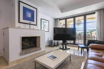 https://cdn.resales-online.com/public/om3hy3z80kz17d0u/properties/f2b89bd8358211f0ad0102e0405b089b/w1200/11-20939a0134ad724a8cb2a801094d15a4.jpg?v=1747761194