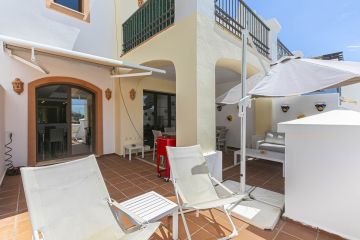 https://cdn.resales-online.com/public/om3hy3z80kz17d0u/properties/f2b89bd8358211f0ad0102e0405b089b/w1200/13-5fd73dea700db77384c091ca9818b1a9.jpg?v=1747761194