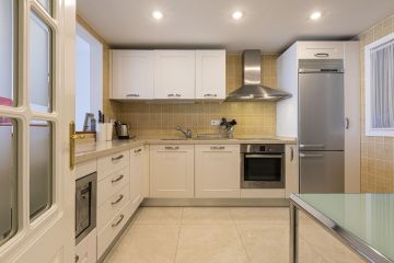 https://cdn.resales-online.com/public/om3hy3z80kz17d0u/properties/f2b89bd8358211f0ad0102e0405b089b/w1200/27-f6e8bc237ba13ac4c268badec6354f3d.jpg?v=1747761194