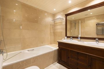 https://cdn.resales-online.com/public/om3hy3z80kz17d0u/properties/f2b89bd8358211f0ad0102e0405b089b/w1200/38-9b9a71c4c46e127e5c6f91a74b158396.jpg?v=1747761194