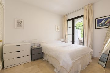 https://cdn.resales-online.com/public/om3hy3z80kz17d0u/properties/f2b89bd8358211f0ad0102e0405b089b/w1200/39-a493fe9149752455d4aa759b42ca0ea1.jpg?v=1747761194