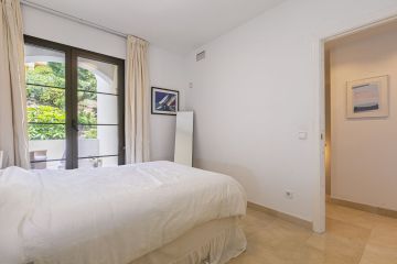 https://cdn.resales-online.com/public/om3hy3z80kz17d0u/properties/f2b89bd8358211f0ad0102e0405b089b/w1200/40-f31507287178c6a03c2c34ff88cc832c.jpg?v=1747761194