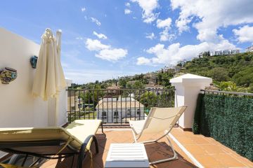 https://cdn.resales-online.com/public/om3hy3z80kz17d0u/properties/f2b89bd8358211f0ad0102e0405b089b/w1200/45-01c04843d290a76d467d9ac6fc2ef7a6.jpg?v=1747761194