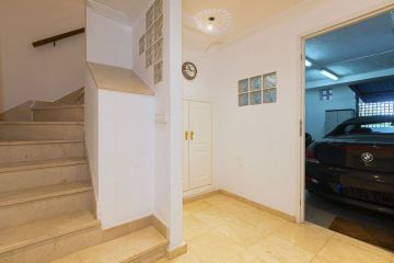 https://cdn.resales-online.com/public/om3hy3z80kz17d0u/properties/f2b89bd8358211f0ad0102e0405b089b/w1200/62-472dc5689992f46940464f5451882d06.jpg?v=1747761194