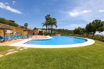 https://cdn.resales-online.com/public/om3hy3z80kz17d0u/properties/f2b89bd8358211f0ad0102e0405b089b/w1200/65-353c686b8f38625cb02b3bc224191eb3.jpg?v=1747761194