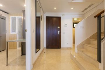 https://cdn.resales-online.com/public/om3hy3z80kz17d0u/properties/f2b89bd8358211f0ad0102e0405b089b/w1200/69-54d9999506d2ff9fbab308652c6cf1b0.jpg?v=1747761194