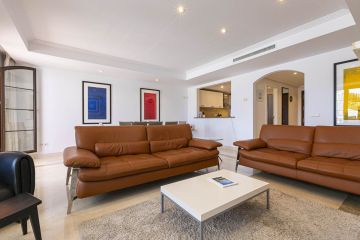 https://cdn.resales-online.com/public/om3hy3z80kz17d0u/properties/f2b89bd8358211f0ad0102e0405b089b/w1200/9-467d0cee5b725f3ef65f102a0c2e69c0.jpg?v=1747761194