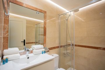 https://cdn.resales-online.com/public/l7ht8lh0v3/properties/b4714aa231ab11f0ad0102e0405b089b/w1200/22-bcf8e6250e0bab365f900a8ac31ac040.jpg?v=1747387384