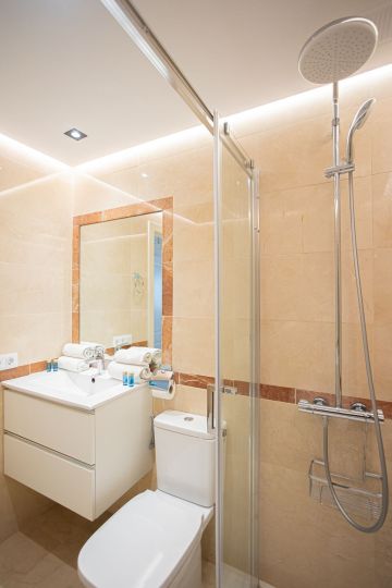 https://cdn.resales-online.com/public/l7ht8lh0v3/properties/b4714aa231ab11f0ad0102e0405b089b/w1200/24-613bbc26f32d7013d348ef202dd30a43.jpg?v=1747387384