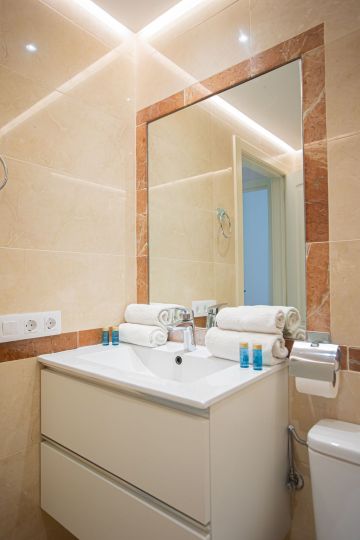 https://cdn.resales-online.com/public/l7ht8lh0v3/properties/b4714aa231ab11f0ad0102e0405b089b/w1200/25-45e7a00e8ada30030040e20a35fbccfd.jpg?v=1747387384