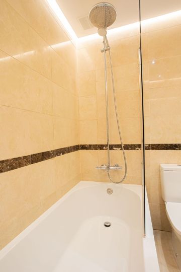 https://cdn.resales-online.com/public/l7ht8lh0v3/properties/b4714aa231ab11f0ad0102e0405b089b/w1200/28-ef19a2c59920e2e087cd278a51b6dbf8.jpg?v=1747387384