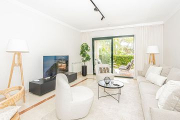 https://cdn.resales-online.com/public/l7ht8lh0v3/properties/b4714aa231ab11f0ad0102e0405b089b/w1200/4-c23c0f86247804fa50226aecd8b0b2c8.jpg?v=1747387384