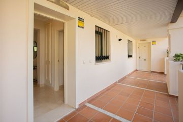 https://cdn.resales-online.com/public/l7ht8lh0v3/properties/b4714aa231ab11f0ad0102e0405b089b/w1200/67-8dc89c3ac662666897c03ae355fa8432.jpg?v=1747387384
