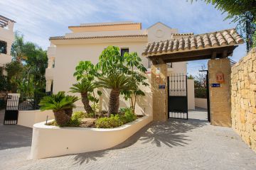 https://cdn.resales-online.com/public/l7ht8lh0v3/properties/b4714aa231ab11f0ad0102e0405b089b/w1200/77-61c3f59e19997e0597dc237ce148ad18.jpg?v=1747387384
